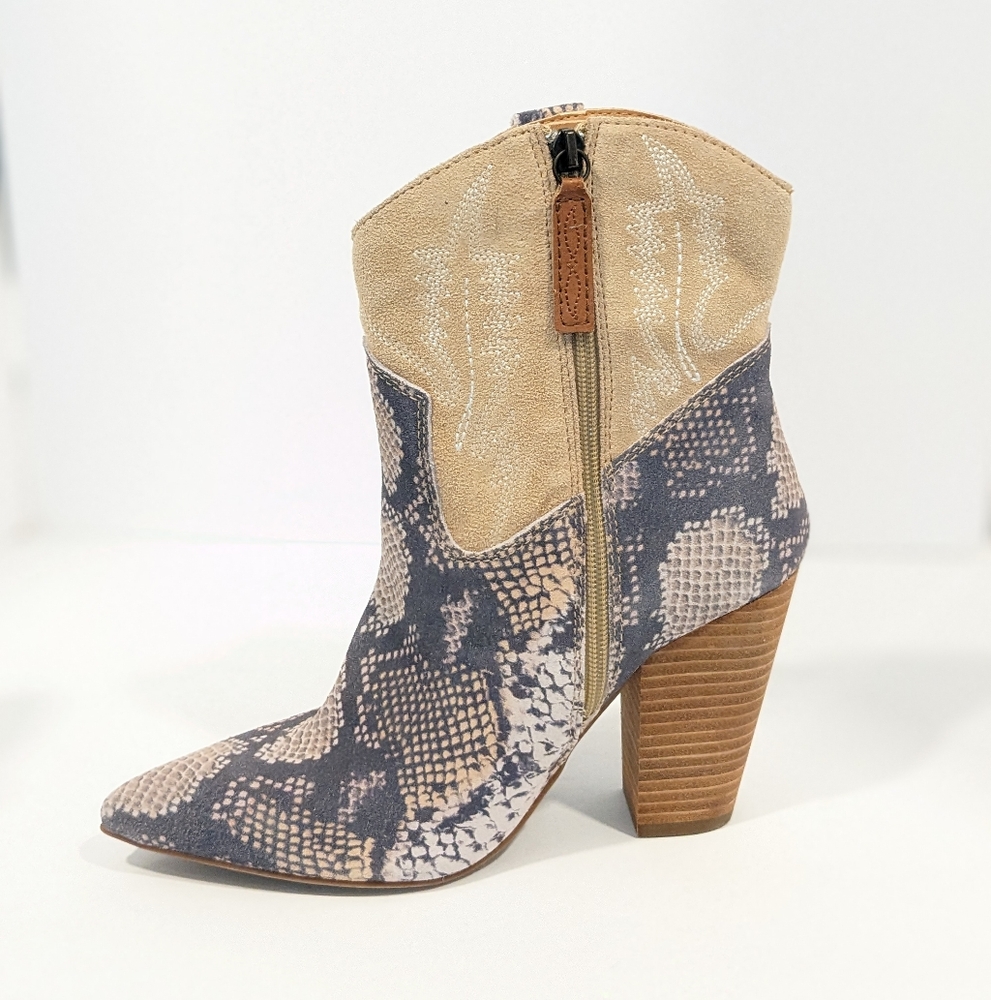 NWT Dingo Calico Snake Print Leather Boots. - Picture 10 of 16